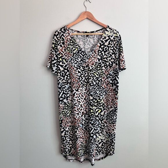 Christian Siriano Dresses & Skirts - CHRISTIAN SIRIANO New York Black Animal Print Shift Dress Size L